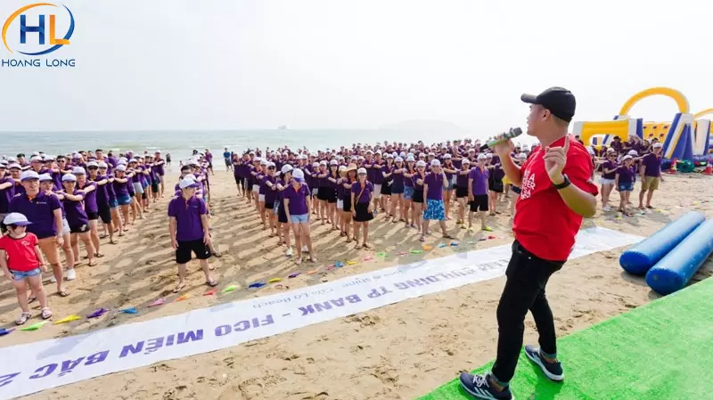 MC Team Building là gì? Mẫu kịch bản MC team building hay nhất 2025