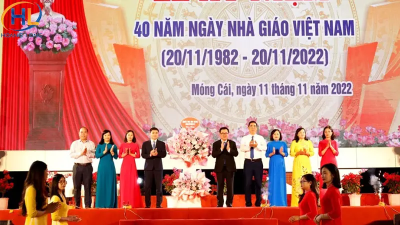 Gợi ý 7 mẫu lời dẫn chương trình 20-11 2025 hay nhất 2025