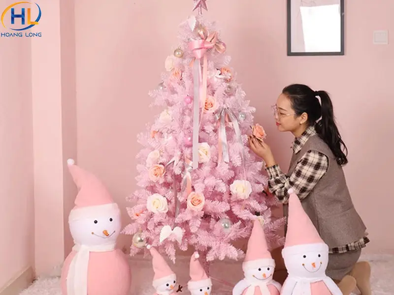 20+ ý tưởng trang trí cây thông noel đơn giản, đẹp năm 2025