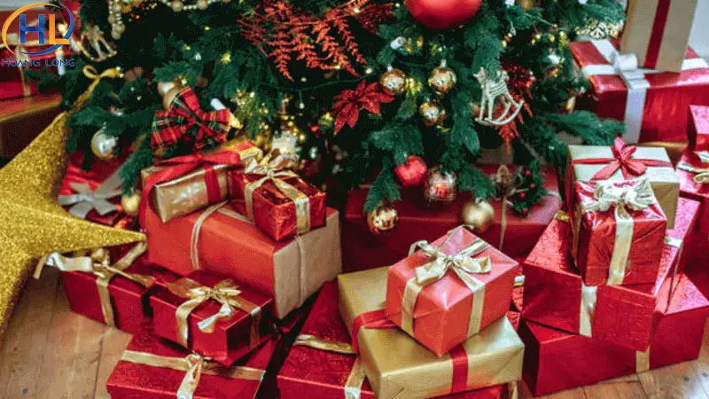 20+ ý tưởng trang trí cây thông noel đơn giản, đẹp năm 2025