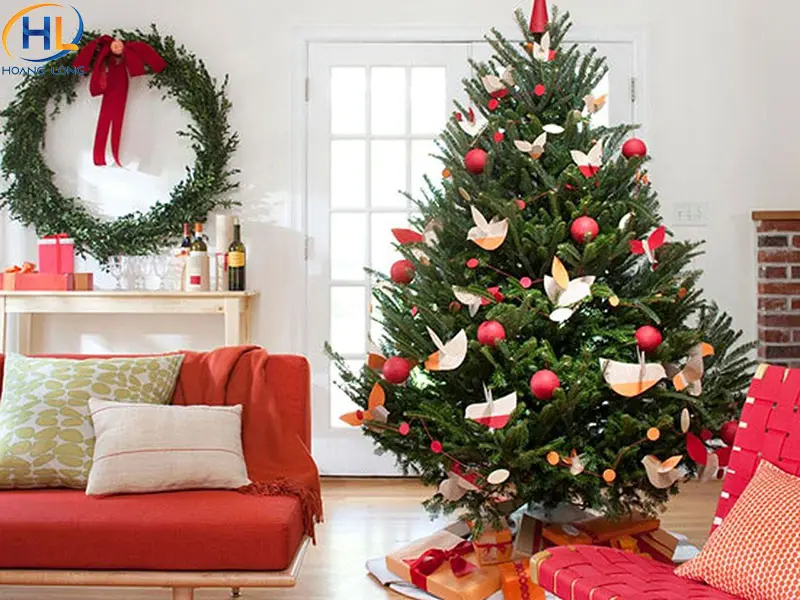 20+ ý tưởng trang trí cây thông noel đơn giản, đẹp năm 2025