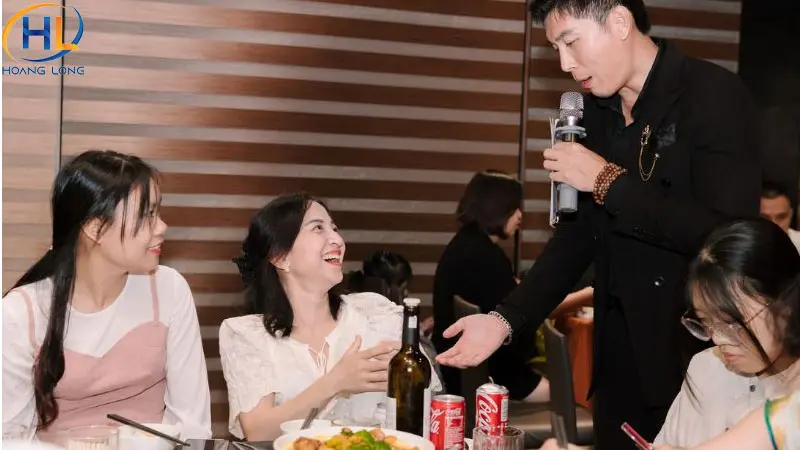 Hướng dẫn làm MC tiệc tất niên và TOP lời dẫn chương trình hay nhất