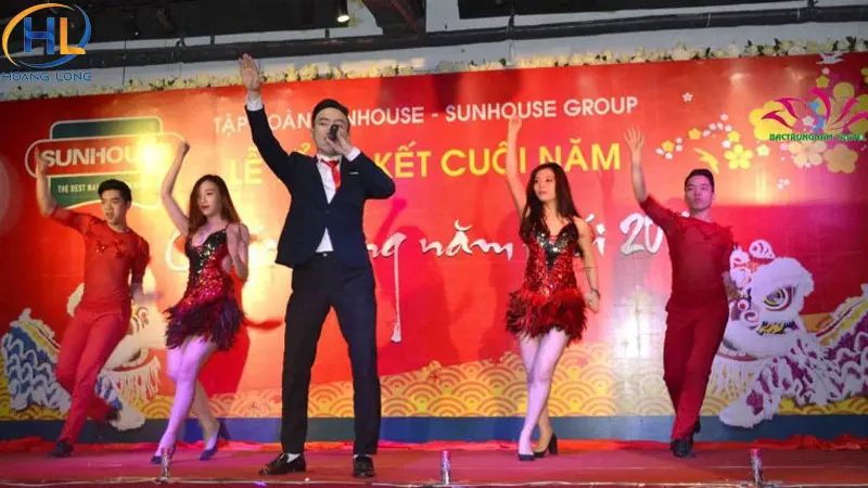 Hướng dẫn làm MC tiệc tất niên và TOP lời dẫn chương trình hay nhất