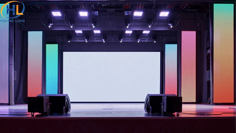 Màn hình LED, backdrop và khung sân khấu.