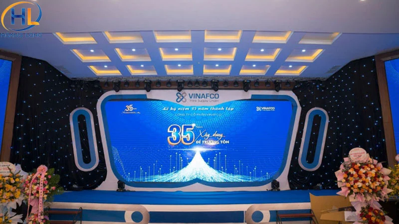 Sân khấu trong nhà.