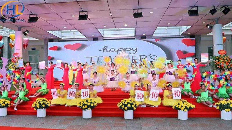 Sân khấu sự kiện trường học