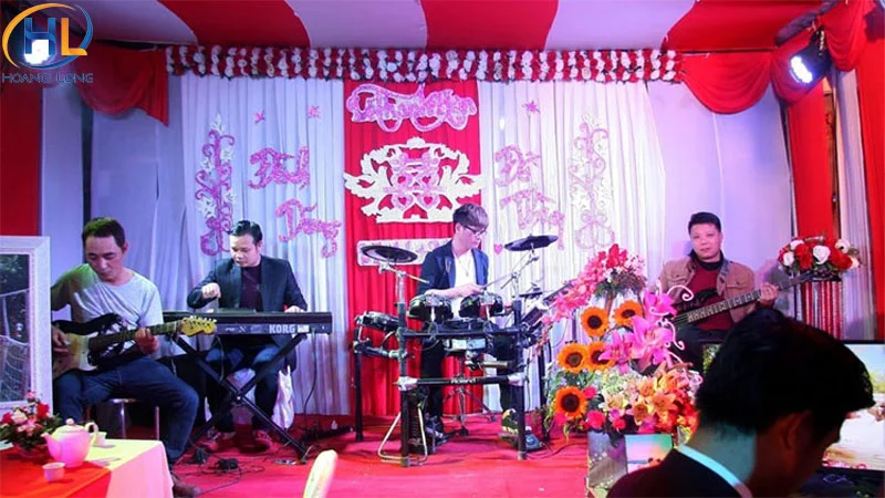 Thuê ban nhạc cho đám cưới.