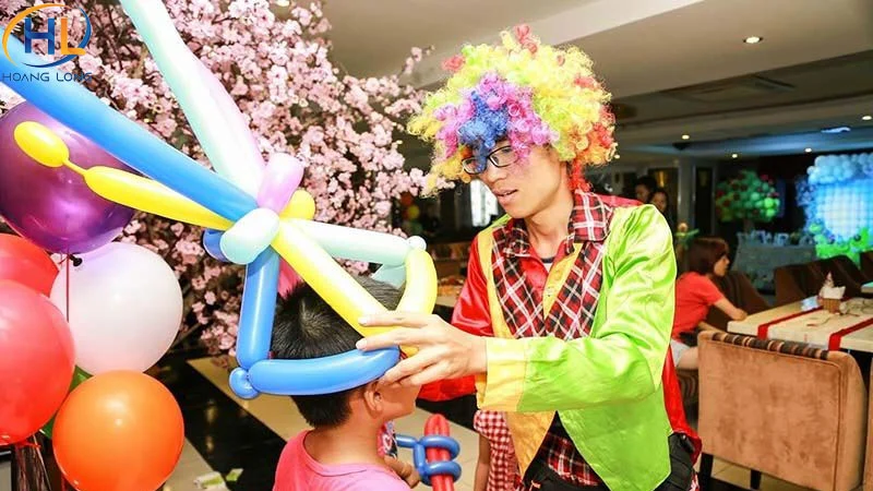 Thuê chú hề vặn bóng