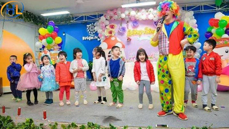 Thuê chú hề dẫn chương trình