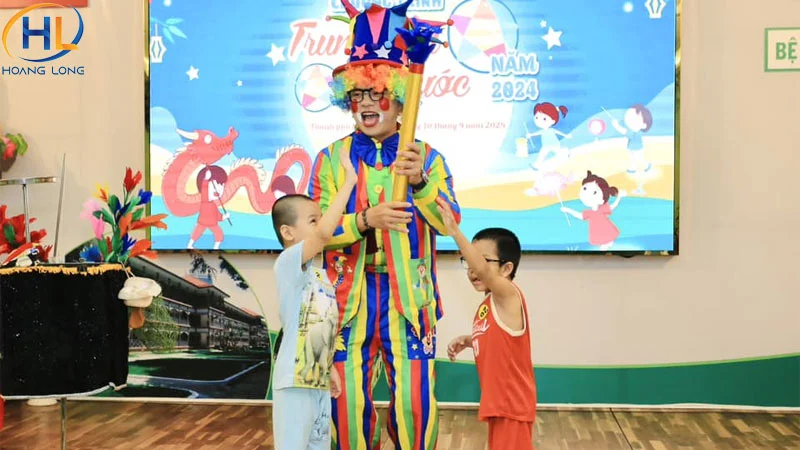 Thuê chú hề hoạt náo.