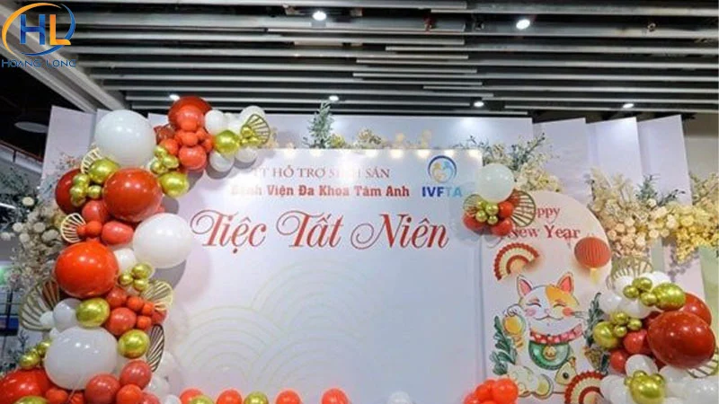 Backdrop tất niên phong cách hiện đại, tối giản