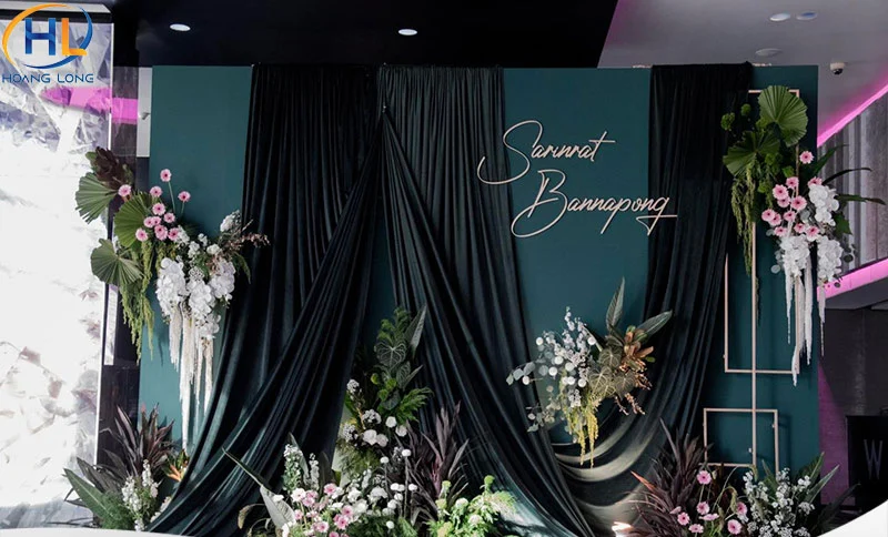 Background và Backdrop khác nhau thế nào? Cách phân biệt dễ hiểu 8 Backdrop thường có kích thước, vị trí và cách lắp đặt cụ thể.