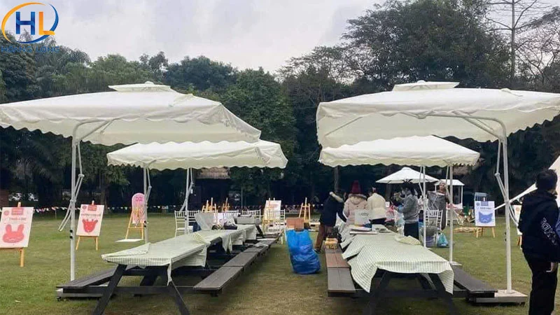 Địa điểm tổ chức ảnh hưởng đến chi phí vận chuyển và nhân công thi công